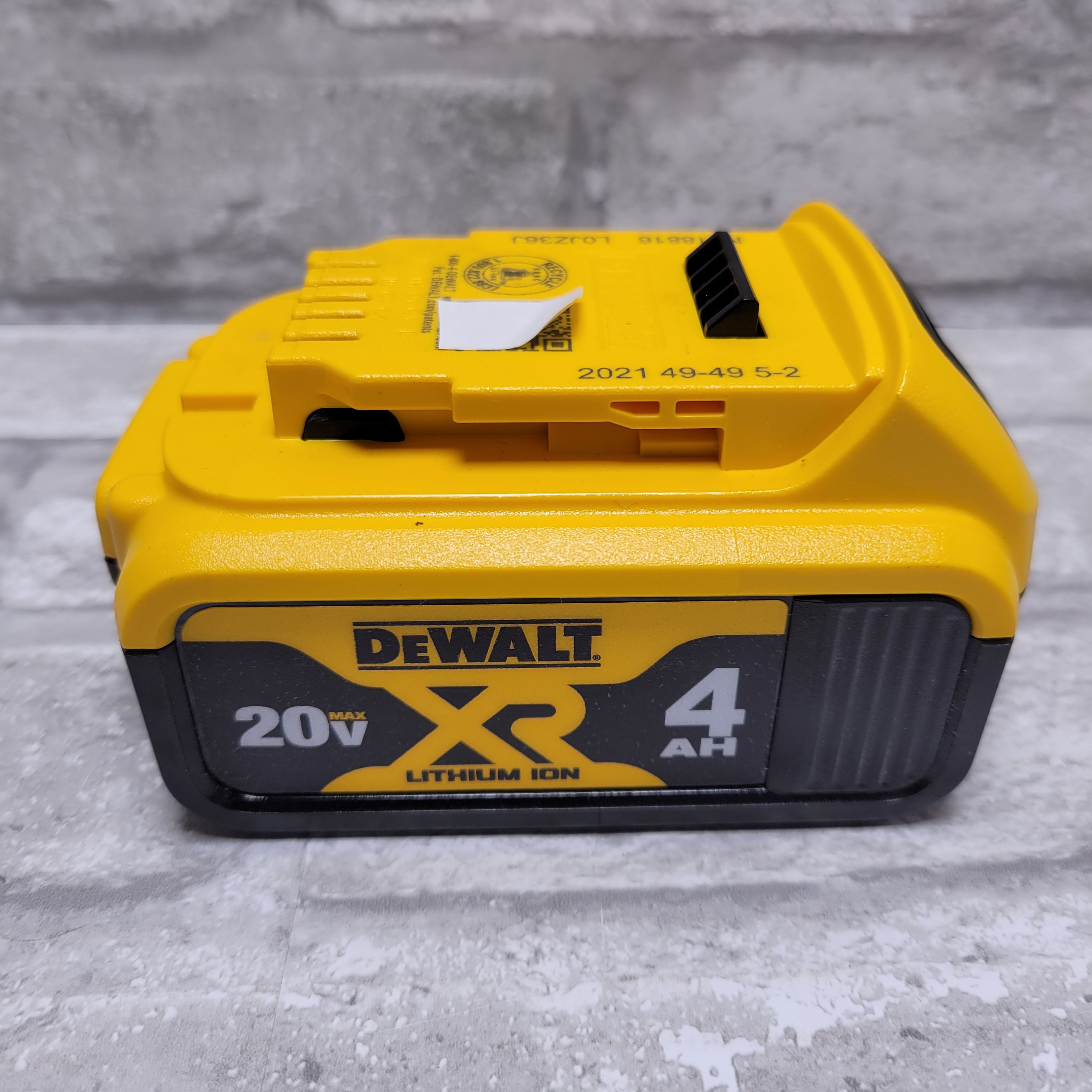 DEWALT 20-Volt MAX XR 4.0Ah Battery Pack DCB204 *OPEN BOX* (7953686364398)